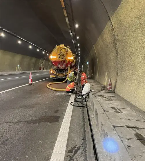 射阳隧道排水渠清淤